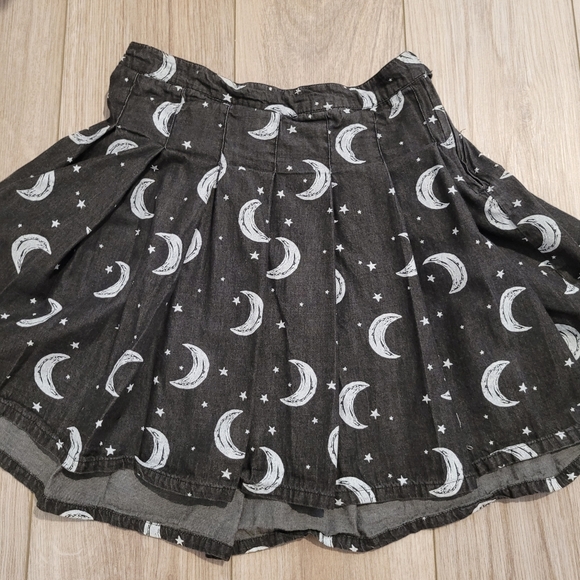 Hot Topic High-Waisted Lunar Witchy Goth Pleated Miniskirt Small Moons & Stars - Picture 7 of 9